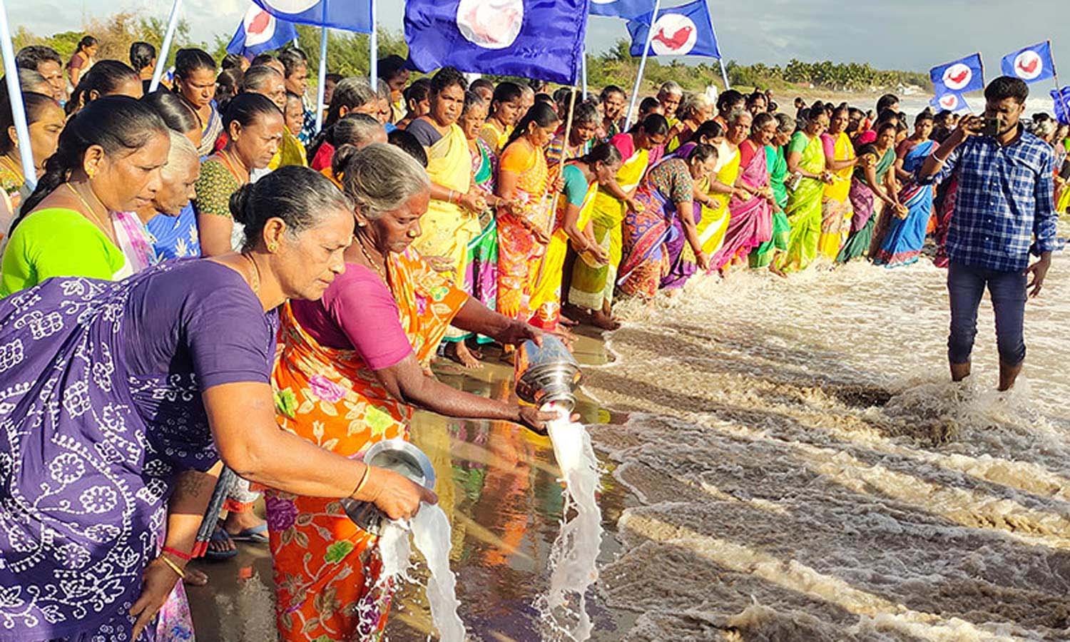 சுனாமி பேரலை தாக்கியதன் 21-ம் ஆண்டு  நினைவு தினம்: குஷ்பு, ஜெயகுமார் அஞ்சலி